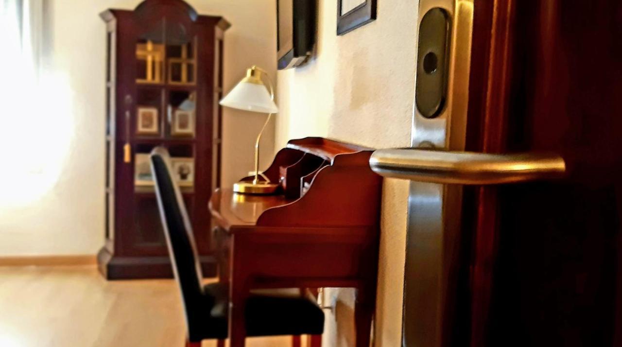 Hostal Rural Moratin Pastrana Zewnętrze zdjęcie