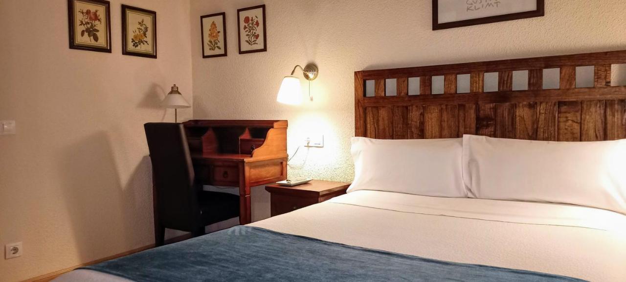 Hostal Rural Moratin Pastrana Zewnętrze zdjęcie