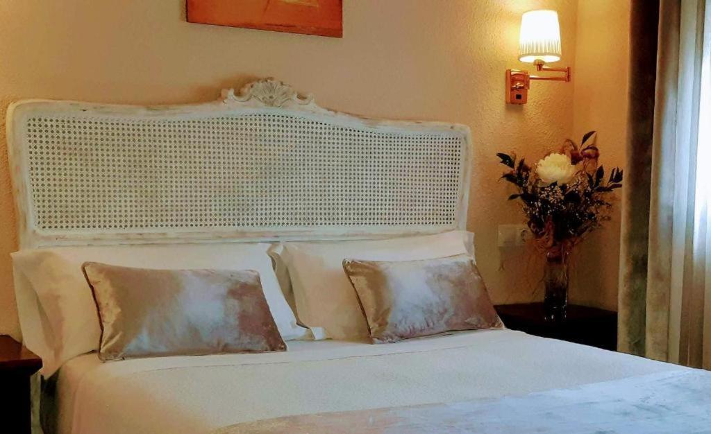 Hostal Rural Moratin Pastrana Zewnętrze zdjęcie