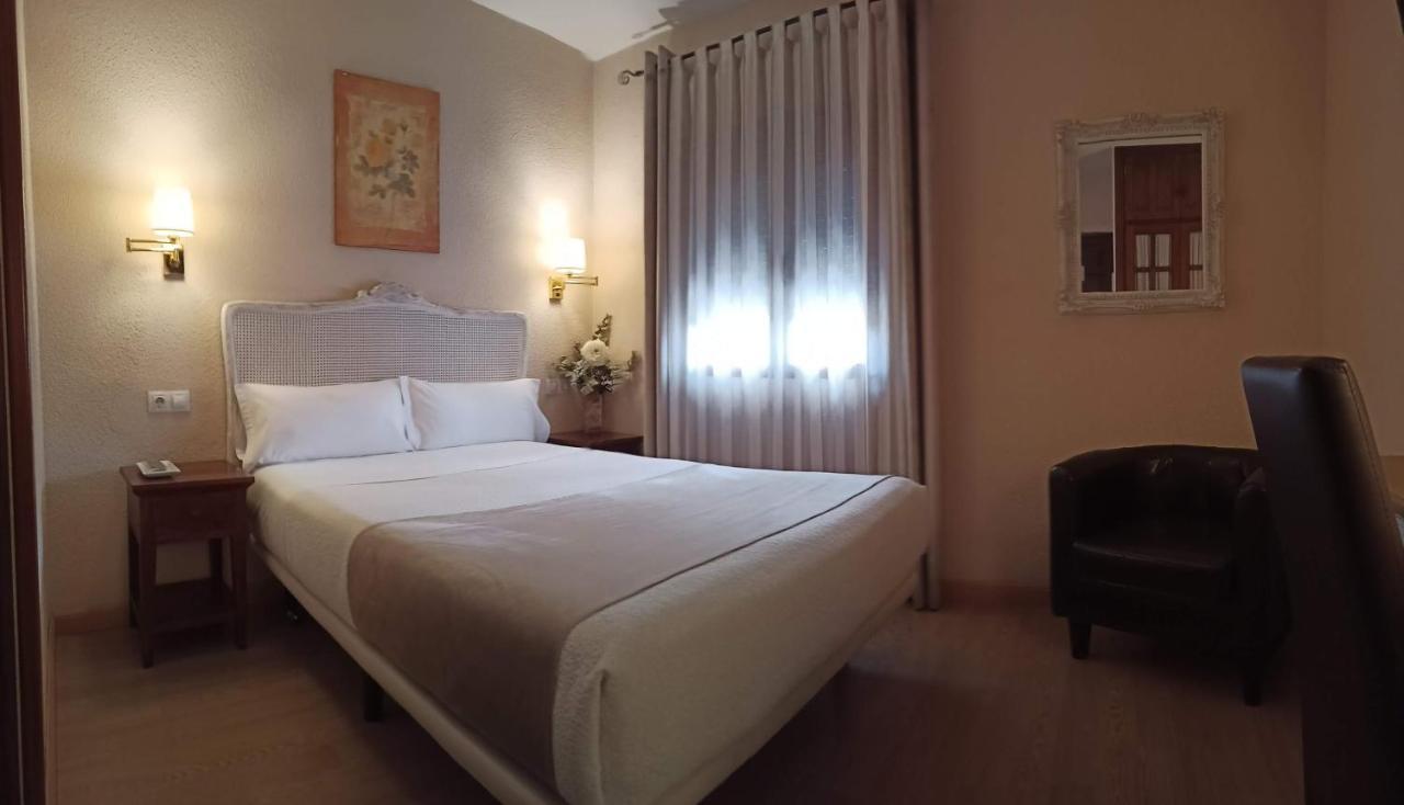 Hostal Rural Moratin Pastrana Zewnętrze zdjęcie