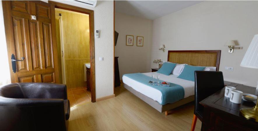 Hostal Rural Moratin Pastrana Zewnętrze zdjęcie